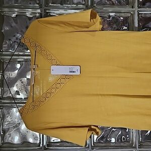 Soft Surroundings elevated V neck top w detailed collar & textured fabric Medium